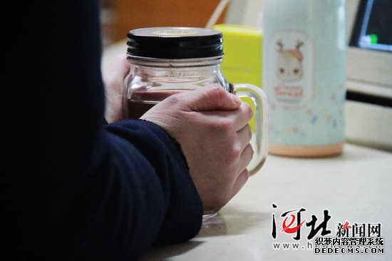 秦皇岛“警花”绽放寒风中(组图)