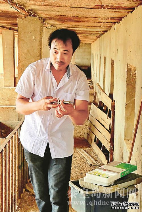 秦皇岛昌黎农民自费建书屋向村民开放(组图)